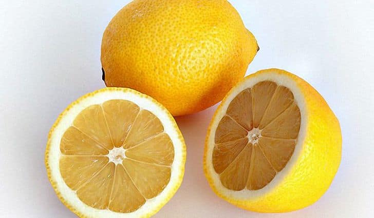 Лечение жидкого мозоля с помощью лимона