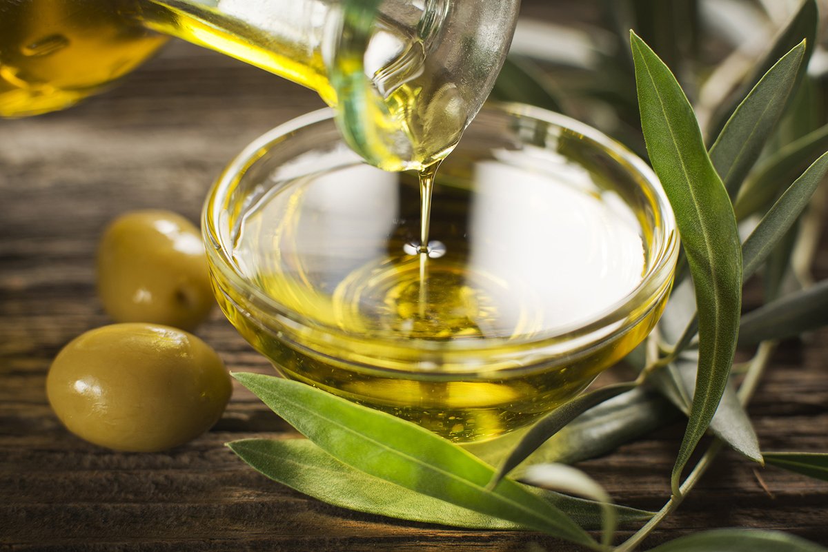 Оливковое масло оказывает на организм как положительное, так и отрицательное влияние