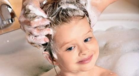 как мыть волосы ребенка