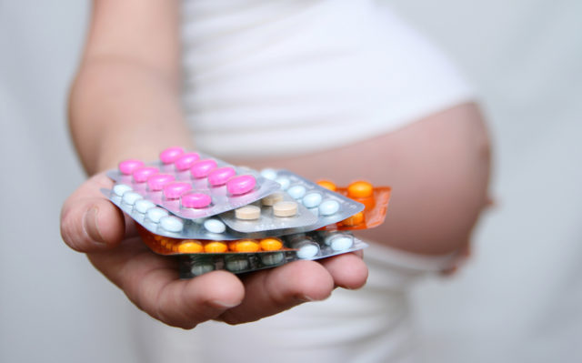 Речь идет о том, что для устранения неприятной вегетативной симптоматики беременным женщинам нельзя принимать многие медикаментозные средства