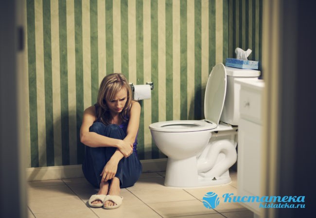 Возникают проблемы с поодом в туалет: учащаются позывы к мочеиспусканию , диарея, запоры