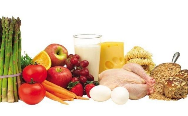 Требуется значительно ограничить потребление соли, жирной пищи и объемов жидкости, часто назначают прием витаминных препаратов