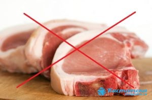 Нельзя употреблять жирное мясо и рыбу