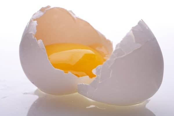 Применение куриного яйца для лечения натоптышей